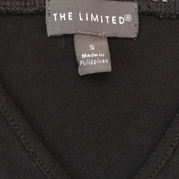 🚨CLOSET CLOSING🚨 The Limited Black Short Flutter Sleeve Blouse - Picture 7 of 8